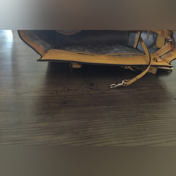 Michael Kors purse - Picture 6 of 6